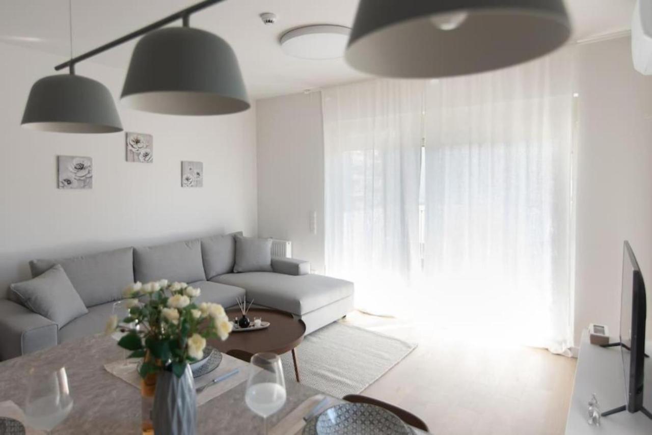 Bright Apartment In The New Building Athene Buitenkant foto