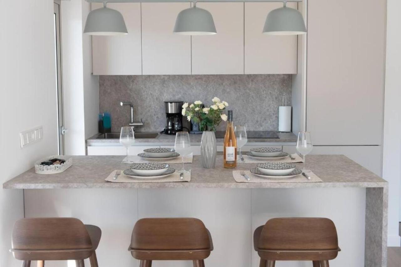 Bright Apartment In The New Building Athene Buitenkant foto